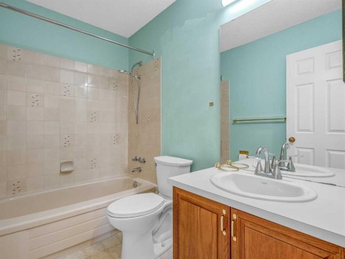 76 Wood Valley Rise Sw, Calgary, AB - Indoor Photo Showing Bathroom
