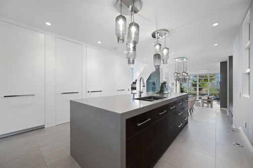 530 Crescent Road Nw, Calgary, AB - Indoor Photo Showing Kitchen With Double Sink