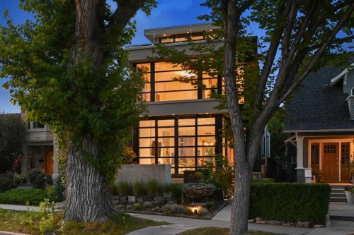 530 Crescent Road Nw, Calgary, AB - Outdoor With Facade