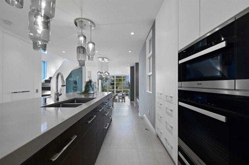 530 Crescent Road Nw, Calgary, AB - Indoor Photo Showing Kitchen With Double Sink With Upgraded Kitchen