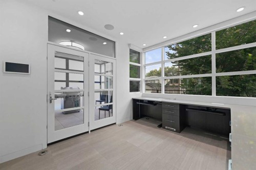 530 Crescent Road Nw, Calgary, AB - Indoor Photo Showing Other Room