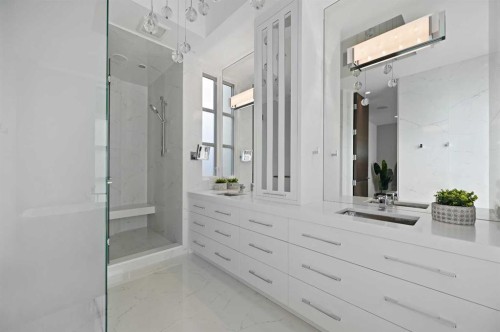 530 Crescent Road Nw, Calgary, AB - Indoor Photo Showing Bathroom