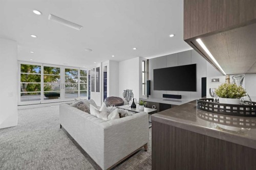 530 Crescent Road Nw, Calgary, AB - Indoor Photo Showing Other Room