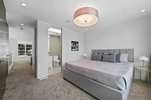 530 Crescent Road Nw, Calgary, AB - Indoor Photo Showing Bedroom