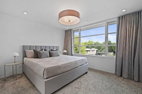 530 Crescent Road Nw, Calgary, AB - Indoor Photo Showing Bedroom