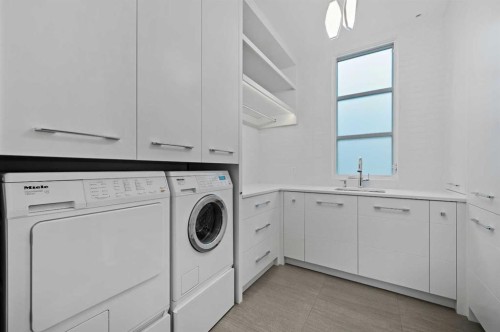 530 Crescent Road Nw, Calgary, AB - Indoor Photo Showing Laundry Room