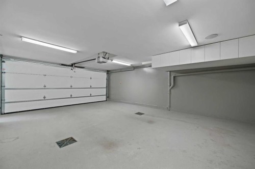 530 Crescent Road Nw, Calgary, AB - Indoor Photo Showing Garage