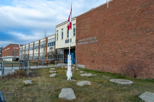 2231 2 Avenue Nw, Calgary, AB - Outdoor