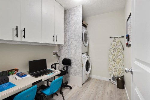 32 Cornerbrook Common Ne, Calgary, AB - Indoor Photo Showing Laundry Room
