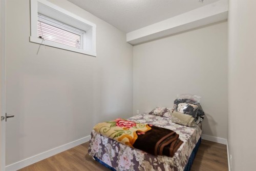 32 Cornerbrook Common Ne, Calgary, AB - Indoor Photo Showing Bedroom