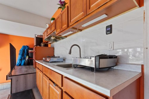 32 Cornerbrook Common Ne, Calgary, AB - Indoor Photo Showing Kitchen