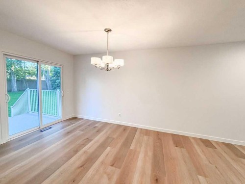 12 Oakbury Place Sw, Calgary, AB - Indoor Photo Showing Other Room