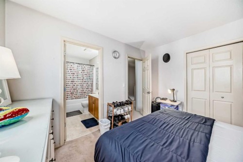 28-200 Hidden Hills Terrace Nw, Calgary, AB - Indoor Photo Showing Bedroom