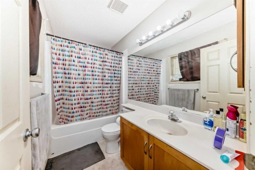 28-200 Hidden Hills Terrace Nw, Calgary, AB - Indoor Photo Showing Bathroom