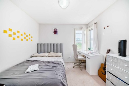 28-200 Hidden Hills Terrace Nw, Calgary, AB - Indoor Photo Showing Bedroom