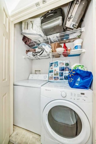 28-200 Hidden Hills Terrace Nw, Calgary, AB - Indoor Photo Showing Laundry Room