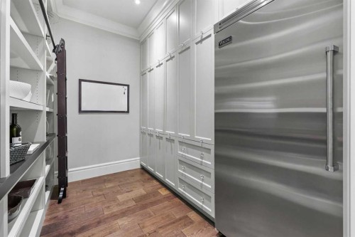 420 49 Avenue Sw, Calgary, AB - Indoor Photo Showing Other Room