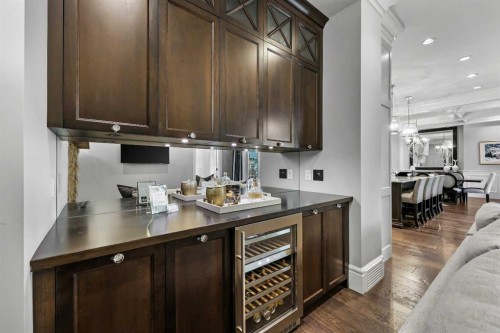 420 49 Avenue Sw, Calgary, AB - Indoor Photo Showing Kitchen