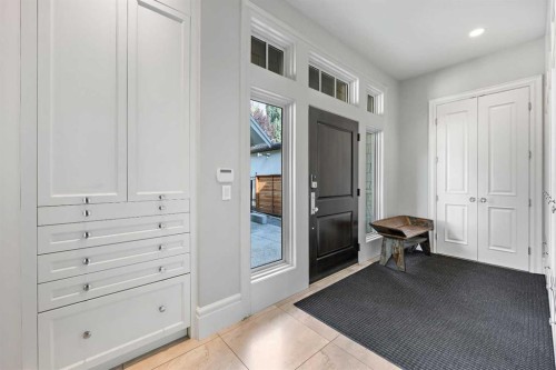 420 49 Avenue Sw, Calgary, AB - Indoor Photo Showing Other Room