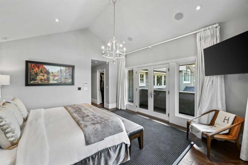 420 49 Avenue Sw, Calgary, AB - Indoor Photo Showing Bedroom