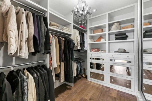 420 49 Avenue Sw, Calgary, AB - Indoor With Storage