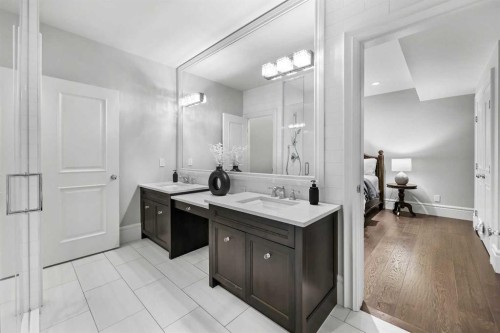 420 49 Avenue Sw, Calgary, AB - Indoor Photo Showing Bathroom
