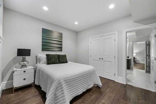 420 49 Avenue Sw, Calgary, AB - Indoor Photo Showing Bedroom