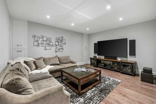 420 49 Avenue Sw, Calgary, AB - Indoor Photo Showing Other Room