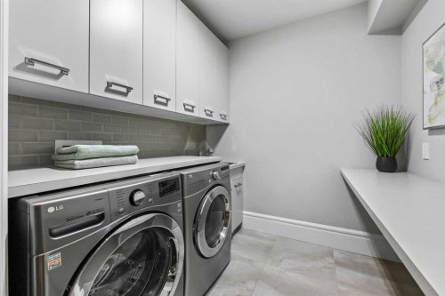 420 49 Avenue Sw, Calgary, AB - Indoor Photo Showing Laundry Room