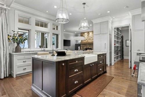 420 49 Avenue Sw, Calgary, AB - Indoor Photo Showing Kitchen With Upgraded Kitchen