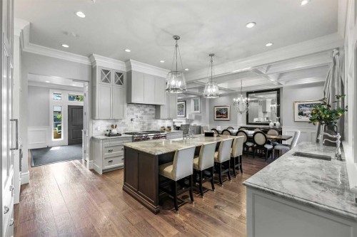420 49 Avenue Sw, Calgary, AB - Indoor Photo Showing Kitchen With Upgraded Kitchen
