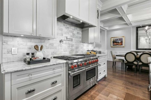 420 49 Avenue Sw, Calgary, AB - Indoor Photo Showing Kitchen With Upgraded Kitchen