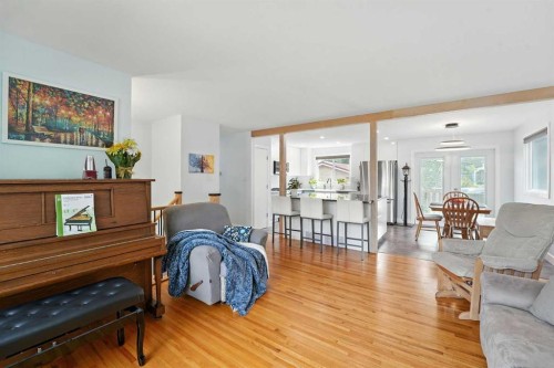 1454 Hunterbrook Road Nw, Calgary, AB - Indoor Photo Showing Living Room