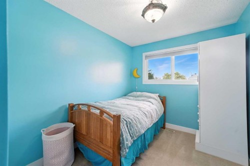 1454 Hunterbrook Road Nw, Calgary, AB - Indoor Photo Showing Bedroom