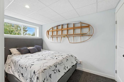 1454 Hunterbrook Road Nw, Calgary, AB - Indoor Photo Showing Bedroom