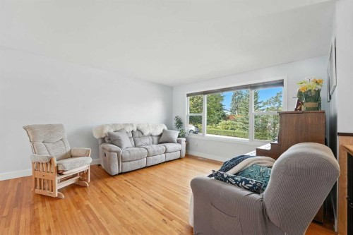 1454 Hunterbrook Road Nw, Calgary, AB - Indoor Photo Showing Living Room