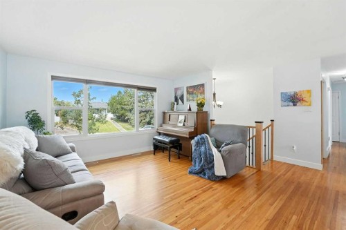 1454 Hunterbrook Road Nw, Calgary, AB - Indoor Photo Showing Living Room