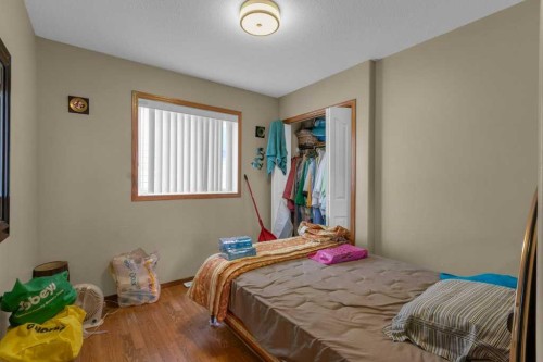 442 Saddlecreek Way Ne, Calgary, AB - Indoor Photo Showing Bedroom