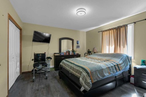 442 Saddlecreek Way Ne, Calgary, AB - Indoor Photo Showing Bedroom
