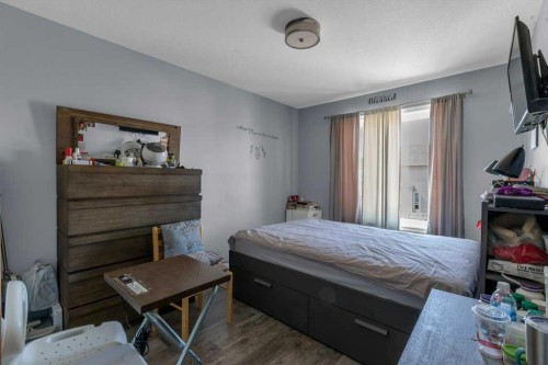 442 Saddlecreek Way Ne, Calgary, AB - Indoor Photo Showing Bedroom