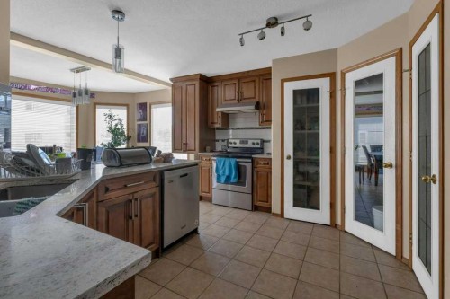 442 Saddlecreek Way Ne, Calgary, AB - Indoor Photo Showing Kitchen