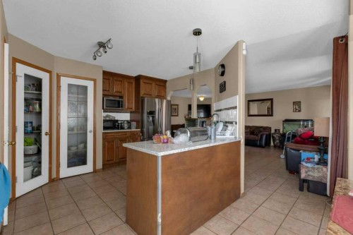 442 Saddlecreek Way Ne, Calgary, AB - Indoor Photo Showing Kitchen