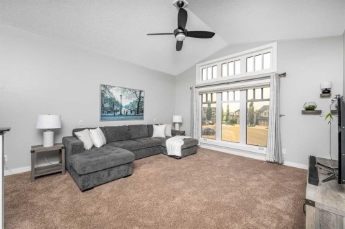370 Williamstown Green Nw, Airdrie, AB - Indoor Photo Showing Living Room