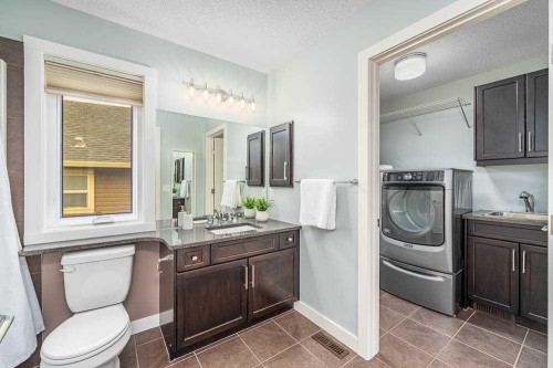 370 Williamstown Green Nw, Airdrie, AB - Indoor Photo Showing Laundry Room