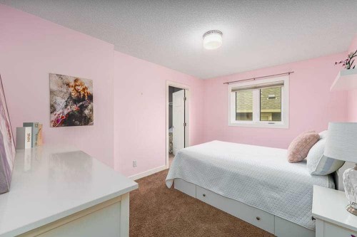 370 Williamstown Green Nw, Airdrie, AB - Indoor Photo Showing Bedroom