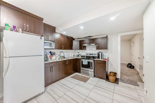 70 Martha'S Meadow Close Ne, Calgary, AB - Indoor Photo Showing Kitchen