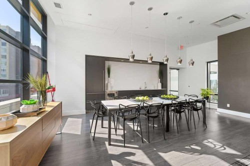 2705-310 12 Avenue Sw, Calgary, AB - Indoor Photo Showing Dining Room