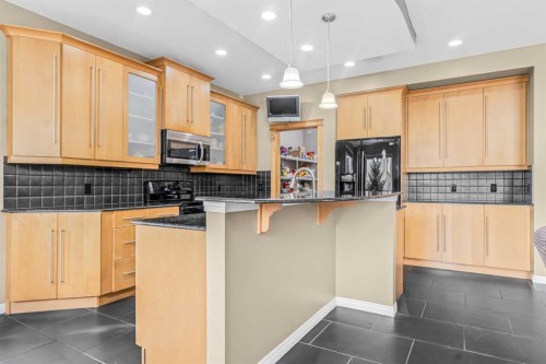 116 Willowmere Way, Chestermere, AB - Indoor Photo Showing Kitchen