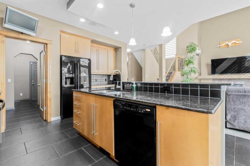 116 Willowmere Way, Chestermere, AB - Indoor Photo Showing Kitchen