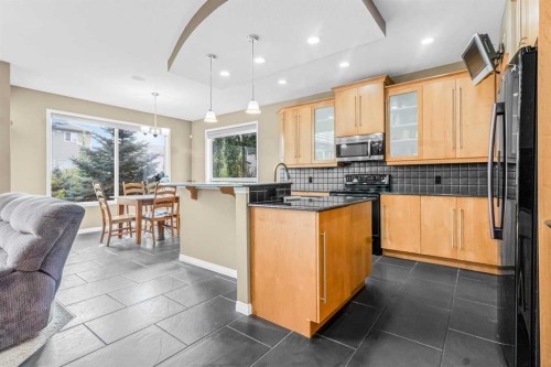116 Willowmere Way, Chestermere, AB - Indoor Photo Showing Kitchen